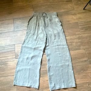 Flowy double banded trousers.